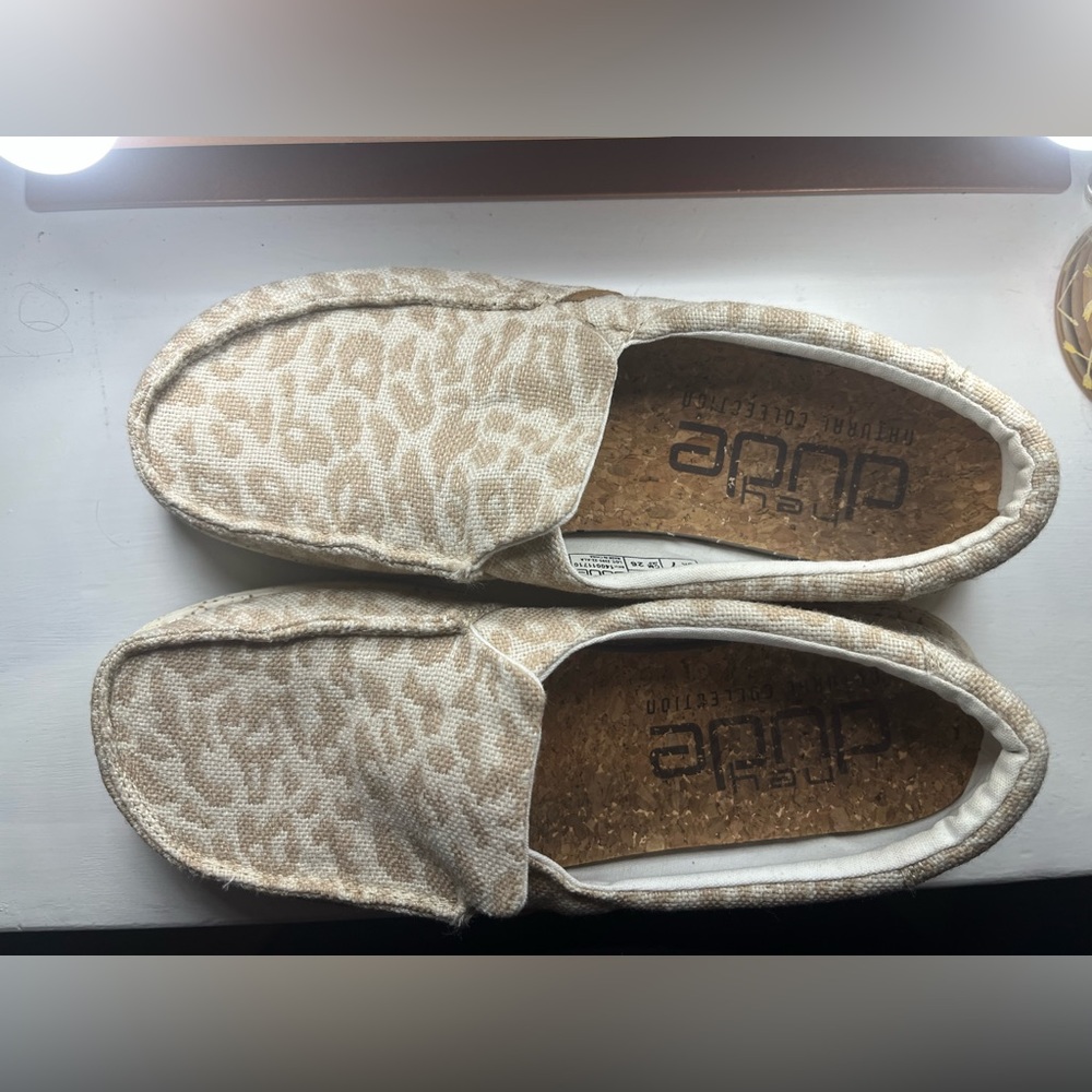 Size 9 women’s hey dudes